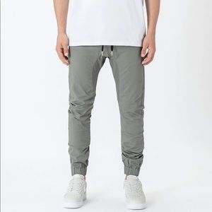 SURESHOT LIGHTWEIGHT JOGGER DK MOSS